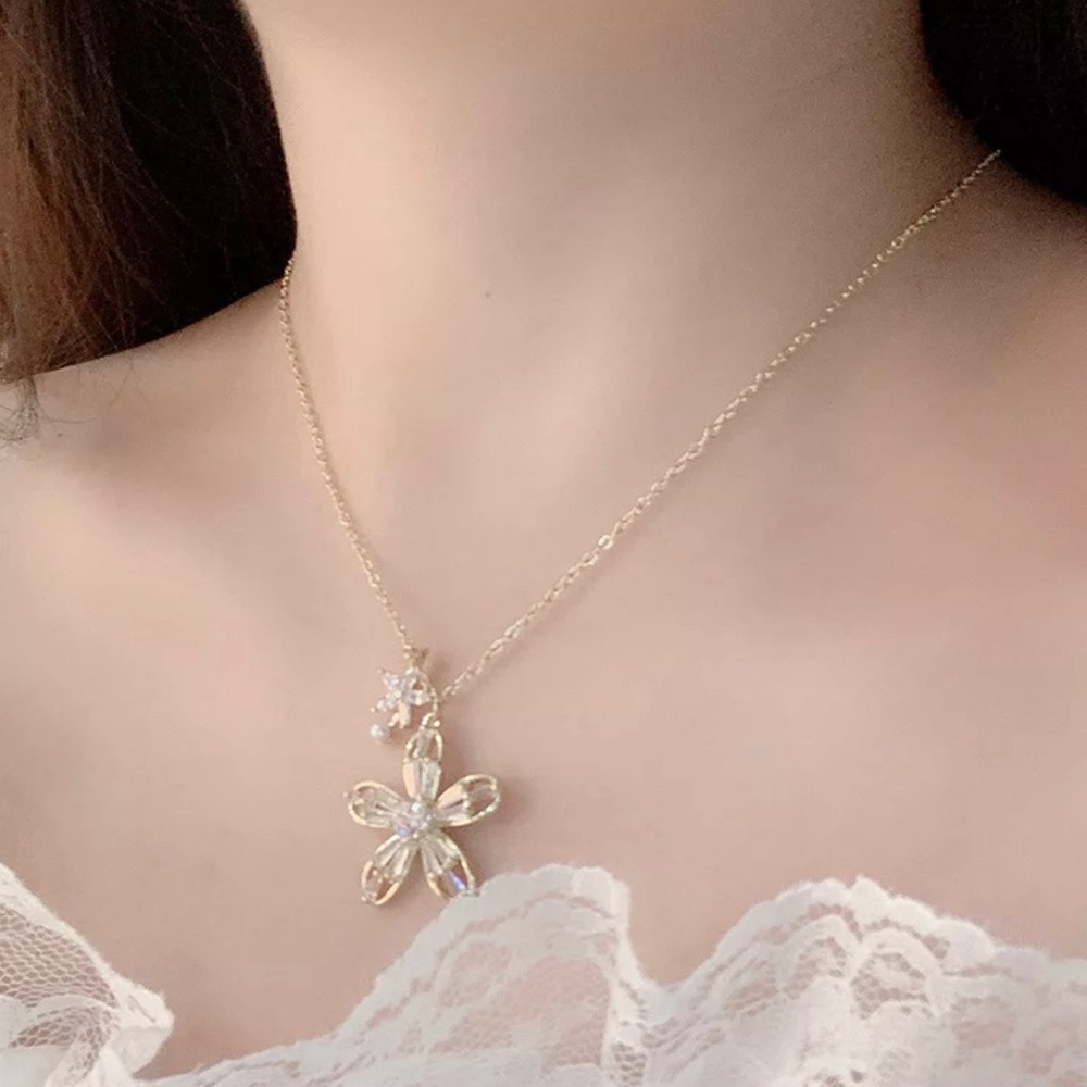 Crystal Flower Necklace - Picture 1 of 4